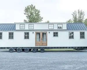 Casa Sobre Rodas 12m x 3m – Tiny House Sobre Rodas com Reboque | Perfeita para Camping e Viagens | Aproveite Até 50% de Desconto
