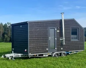 Casa Móvel Compacta de Luxo sobre Rodas | Mini Casa móvel sobre Rodas com Reboque | Perfeita para Camping | Até 50% de Desconto Hoje