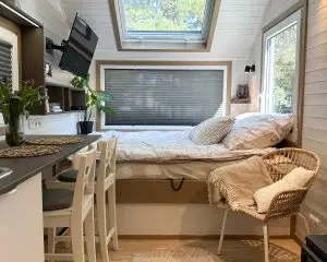 Casa Móvel Compacta de Luxo sobre Rodas | Mini Casa móvel sobre Rodas com Reboque | Perfeita para Camping | Até 50% de Desconto Hoje