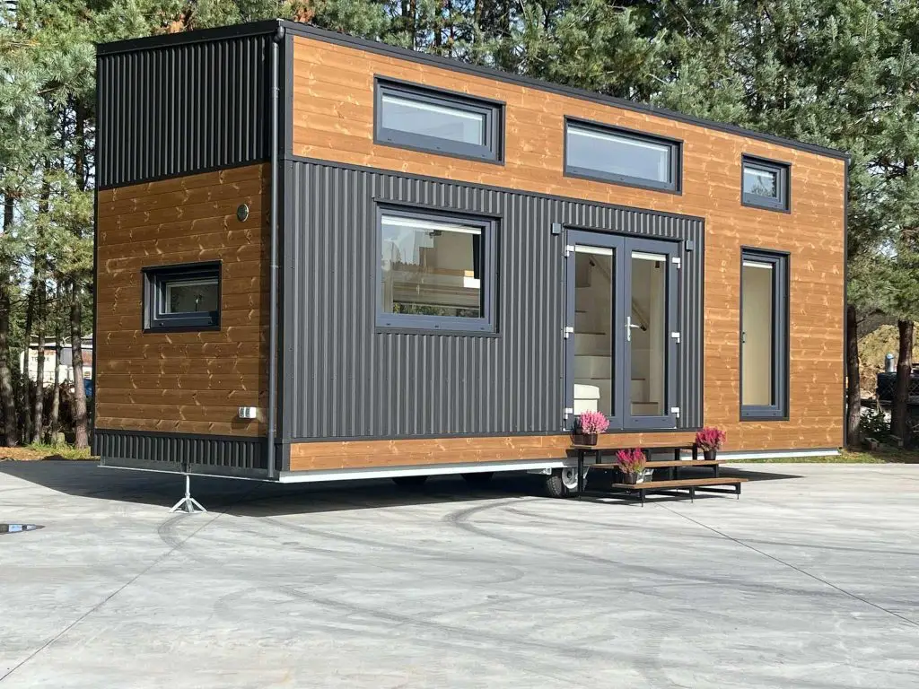 Casa pré-fabricada móvel T1 sobre rodas nova. Quanto custa uma tiny house em Portugal?