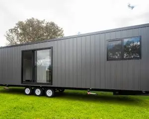 Casa sobre Rodas com 2 Quartos e Reboque Incluído | Mini Casa Móvel sobre Rodas para Camping | Até 50% de Desconto Hoje