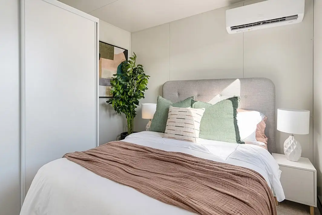 Casa sobre Rodas com 2 Quartos e Reboque Incluído | Mini Casa Móvel sobre Rodas