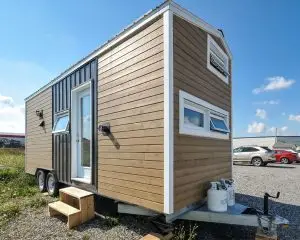 Microcasa sobre Rodas com 2 Quartos (8 m x 22 m) em Reboque para Parque de Campismo | Até 50% de Desconto – Perfeita para Camping, Glamping e Turismo ao Ar Livre